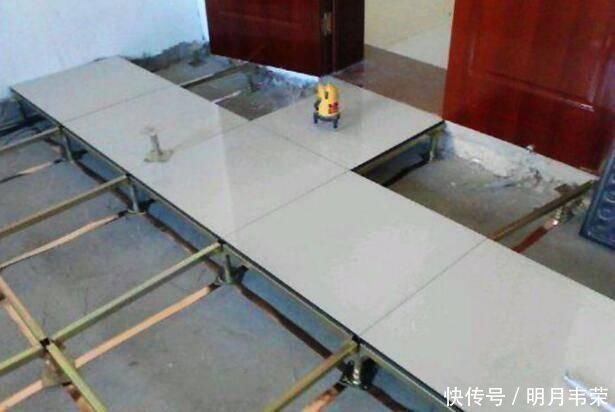 沙子|贴瓷砖居然不用水泥这样做坏了能直接拆卸，20年不担心水泥老化