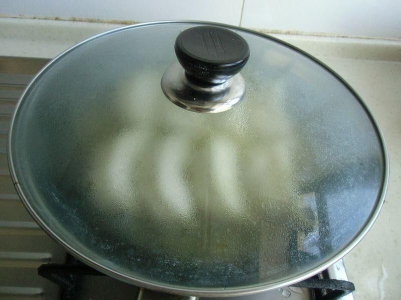 剩饺子怎么办?只需一个它, 连醋辣椒油都省了,比煮得好吃多了