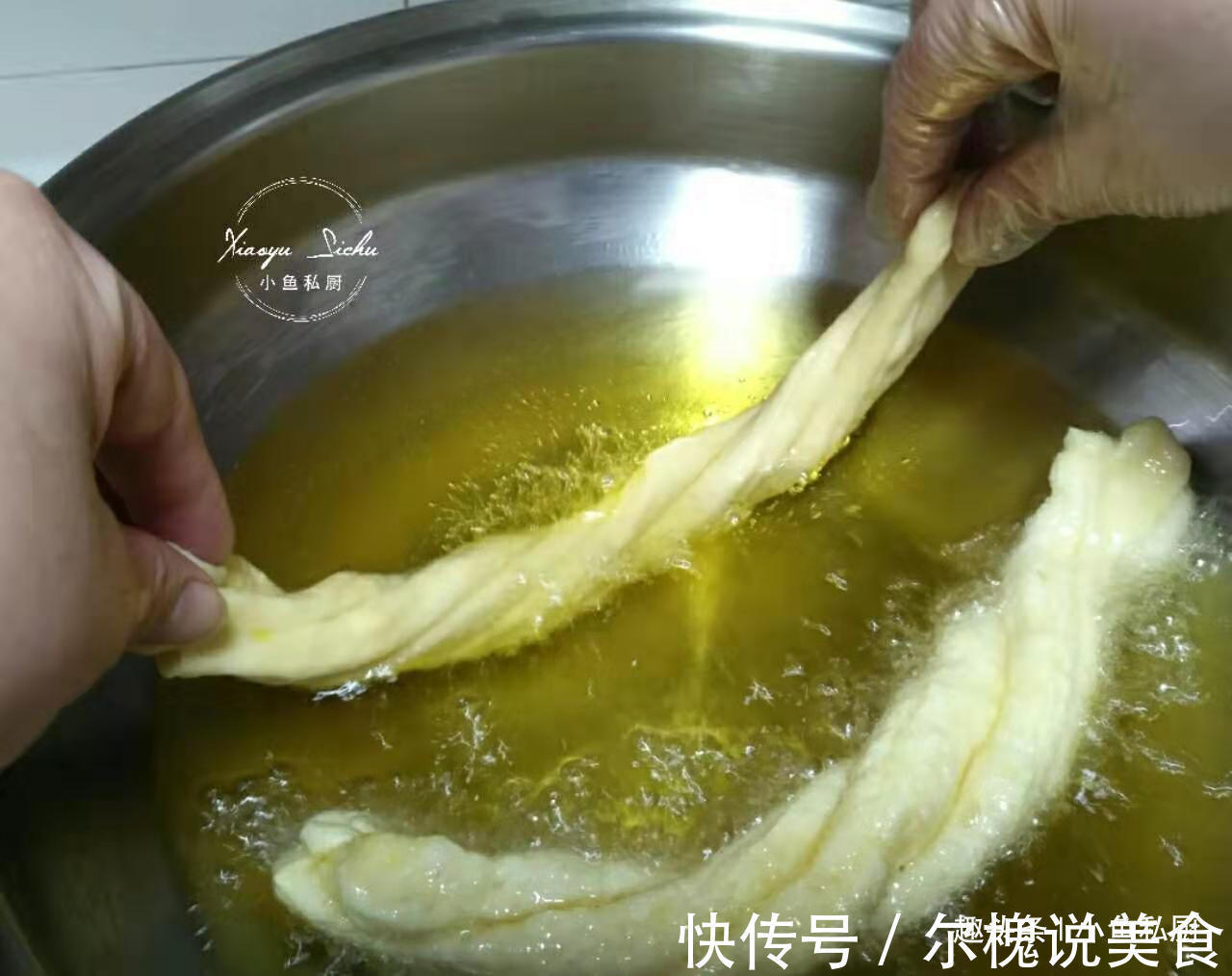 家里有面粉吗跟我一起做油条吧,不用泡打粉,零难度,一次成功