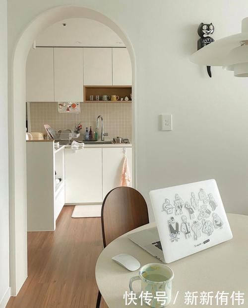 极简风|参观28岁韩国主妇的家,全屋刷白墙无主灯设计,每处细节都很治愈