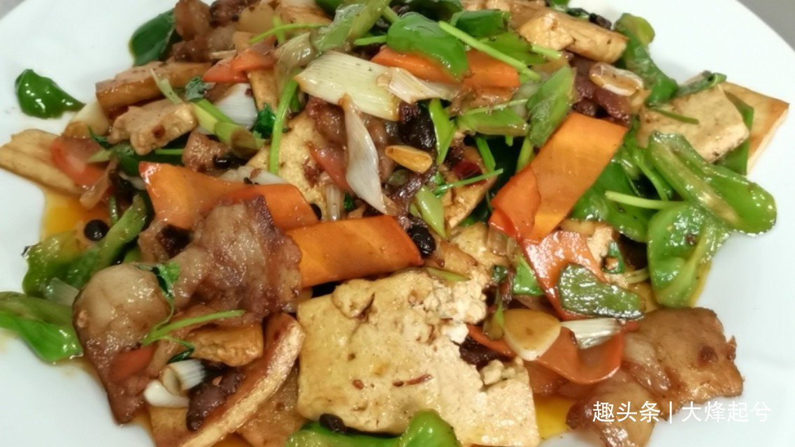 家常菜豆腐回锅肉,鲜香美味又下饭,做法简单,上桌即扫光