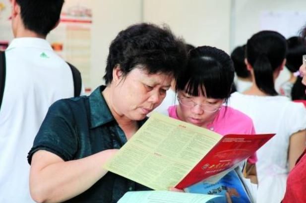 背景深厚的五所二本大学，考上有机会拿到铁饭碗，学生可以考虑