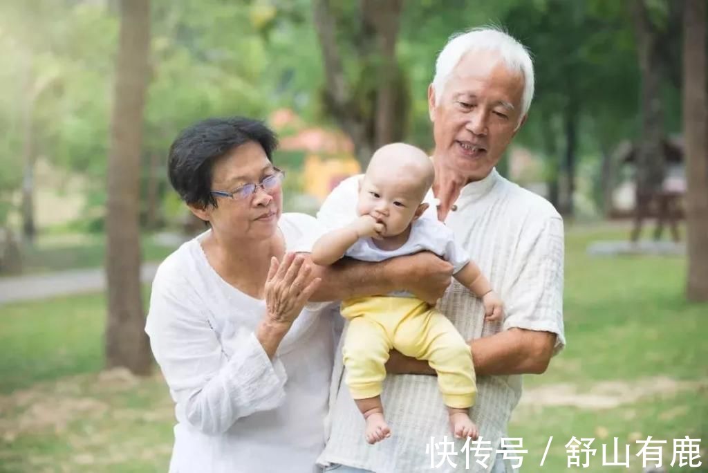 儿媳妇|研究表明,老人退休后,越“带娃”越会闹出家庭矛盾,原因有三