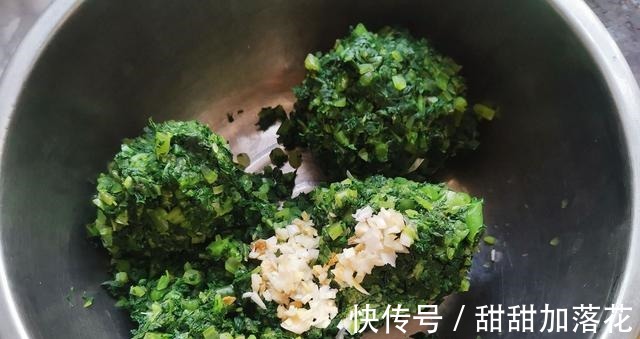 这叶子比根更营养,别再扔掉了,10月正鲜嫩,清脆爽口特下饭!