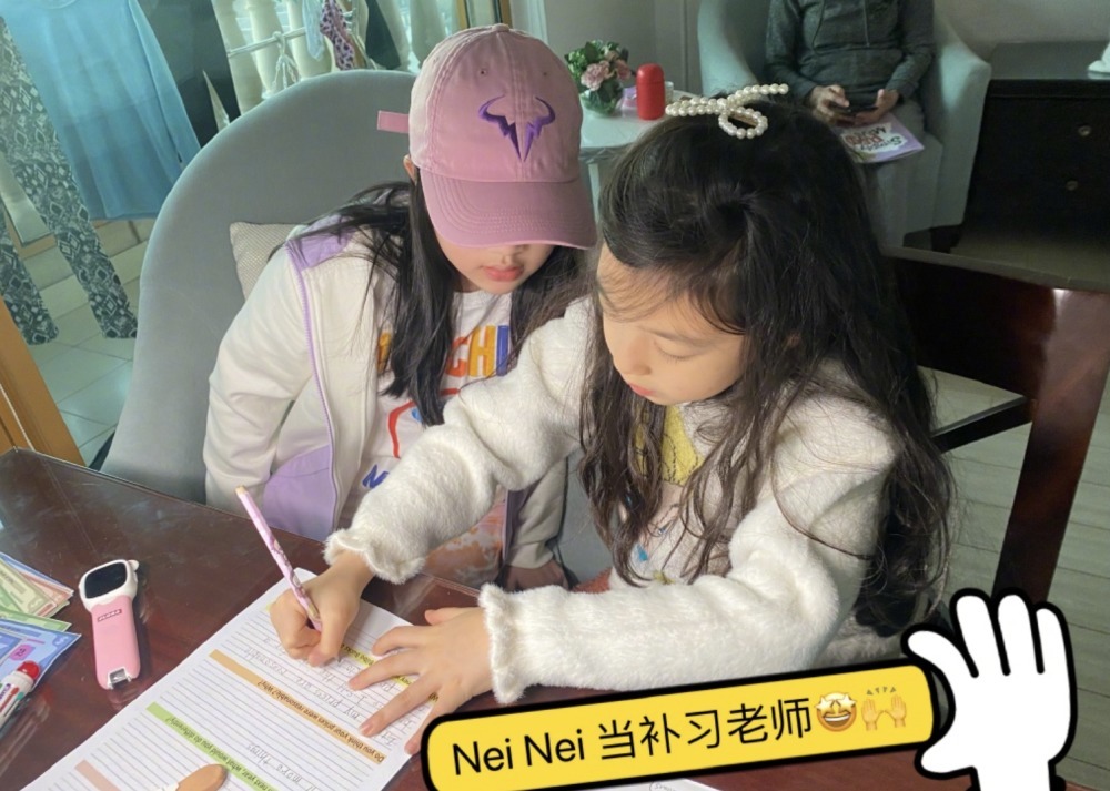 回忆杀!吴尊晒与陈小春刘畊宏聚会照,NeiNei小泡芙长大不少