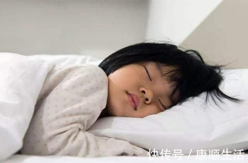 宝妈|“只要我跑得够快就抓不到我”,小学生迟到,监控仅拍下一道残影