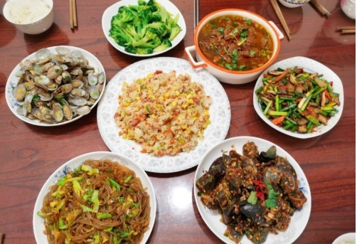 荤素|媳妇勤俭持家,9人饭菜,7天不重样,荤素搭配,有滋有味很下饭