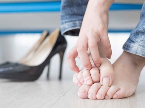 腿脚|血糖正不正常，看看腿脚就知道，腿上若有3种迹象，要提高警惕