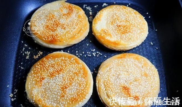 面团|想吃这饼不用买了,教你在家做,一卷一拧,外酥里软,比吃肉都香