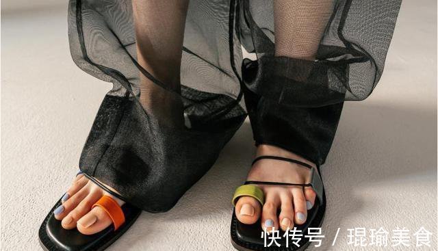 鞋子|女孩逛街穿这种“掉价鞋”，很不雅观，很容易被店员骗