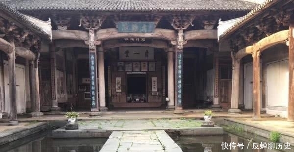 徽州木雕是传统民间雕刻艺术之一,古建筑中的艺术珍品,绝技!