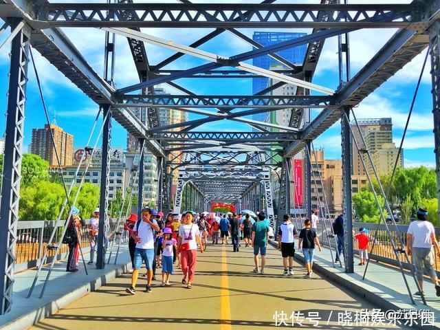 西部最迷人的城市，有“晚上小香港”之称，美得如星辰大海