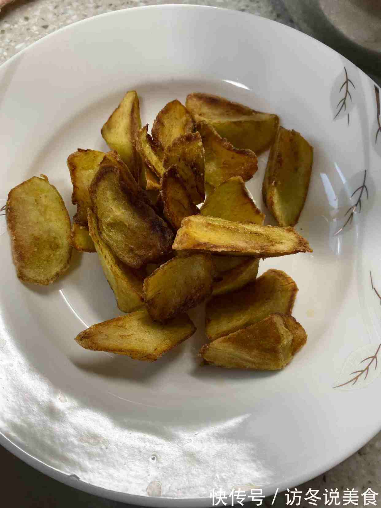 现在才知道，炒茄子不能先放油！大厨教你1招，茄子不吸油不发黑