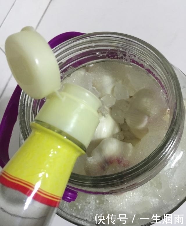多汁|水晶糖蒜,酸酸甜甜脆爽多汁,在家做防腐是重点,细节决定成败