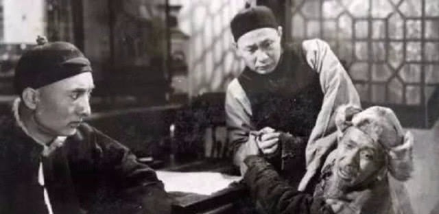 秀才@秀才写下一副对联,地主看后给赏银,朋友老朱,他在骂你!