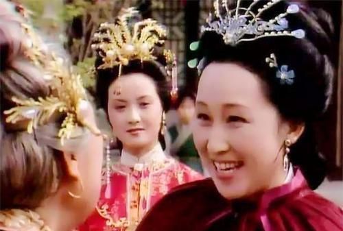 林黛玉$贾府的元宵家宴,贾母慈爱有加,薛姨妈有样学样,却秒被打脸