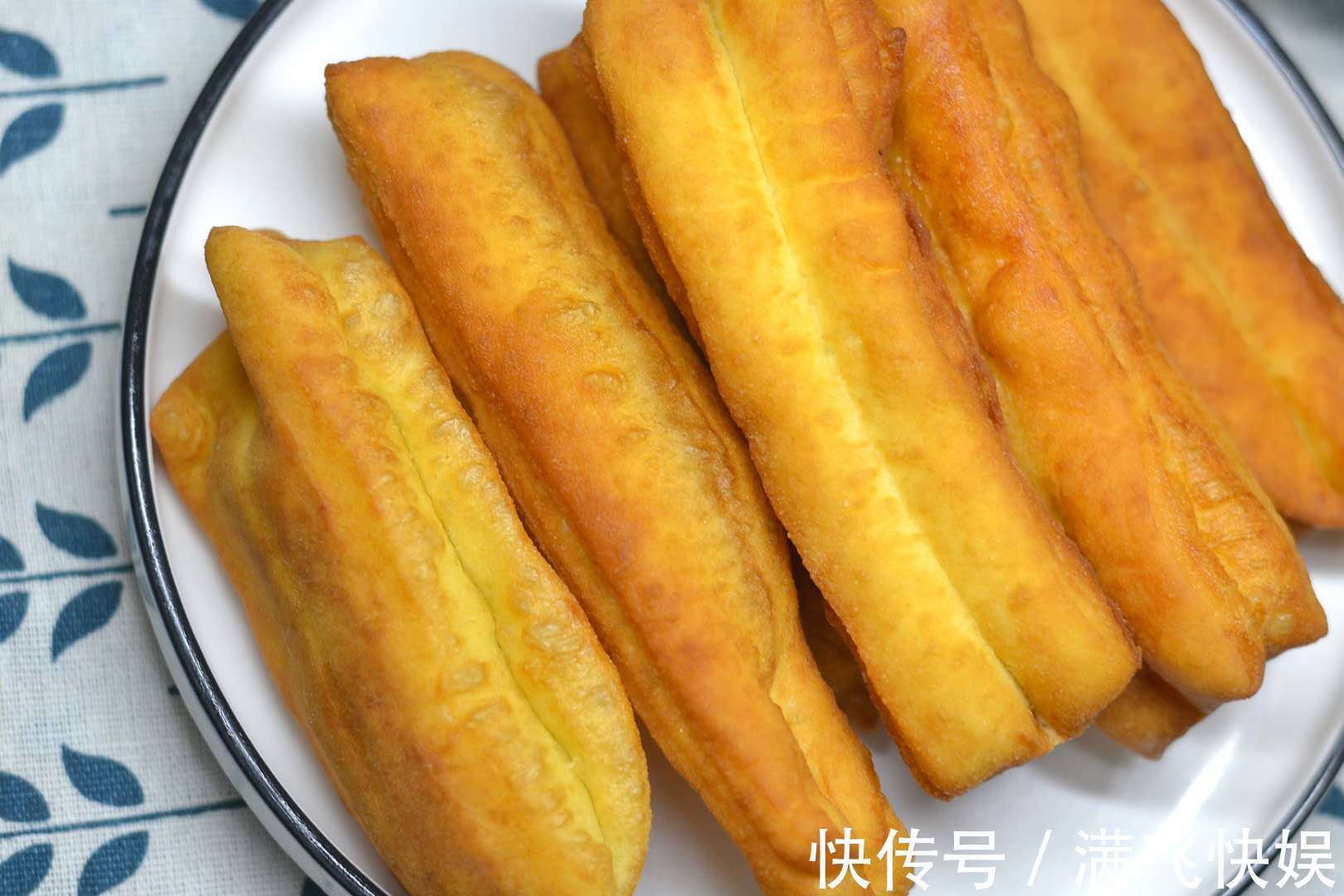 要点|炸油条时,谨记这3个要点,油条蓬松柔软,有空心,一次就成功