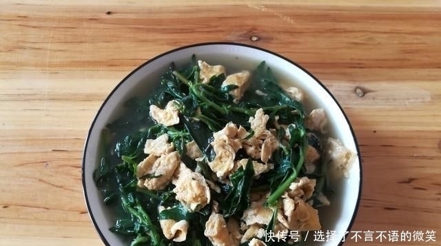 晚餐|朋友圈晒晚餐，2荤2素全光盘，婆婆看了连夜给我转账，心好累