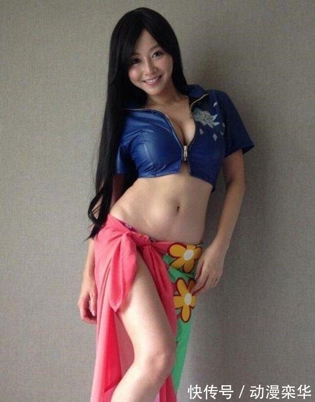 小姐姐|网红cos海贼王罗宾,身形高挑性感,还原度如同定制等身手办