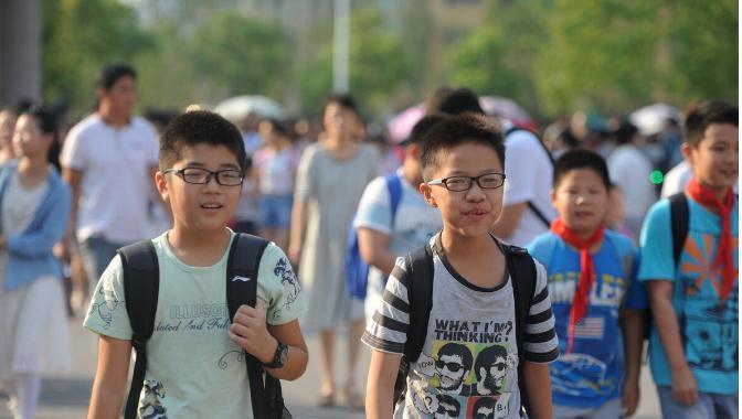 医生|近视眼手术很“火”,为啥戴眼镜的医生自己很少做,本文揭晓答案