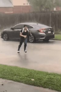 |搞笑GIF:速度很快呀,就是地有点滑!