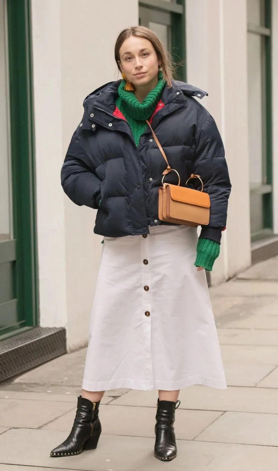 羽绒服+裙子=2021年最王炸组合，早穿早美！