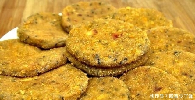 春天，多吃草莓和香蕉，学会这样做，香甜酥脆，大人孩子都爱吃