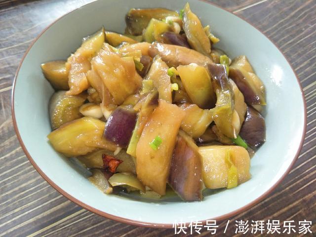 大厨|炒茄子时,切记不要先倒油,大厨教你饭店做法,茄子不喝油不发黑