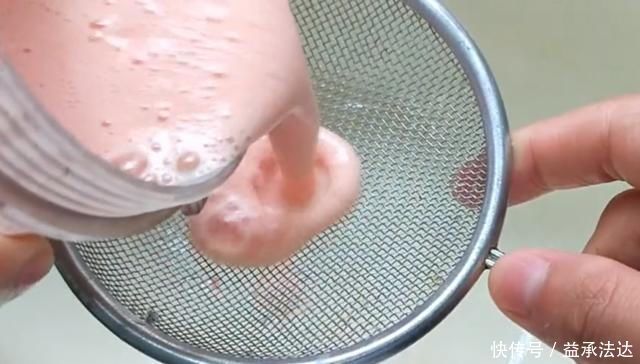 西红柿里加2个鸡蛋,不炒不做汤,简单几步,出锅给肉不换,好吃