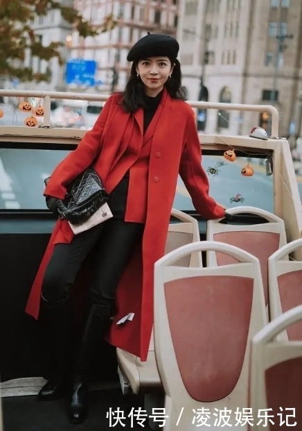 三木的“红色大衣穿搭”真美,喜庆又洋气,圣诞、新年照穿就对