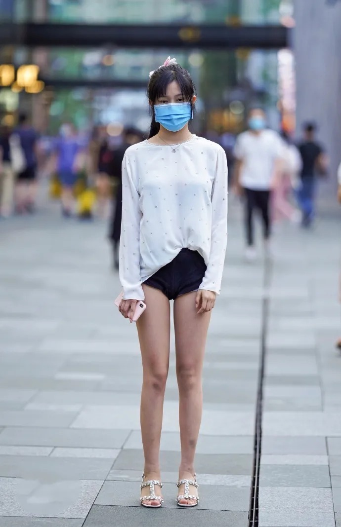 逛街|时尚街拍,独自逛街的女生