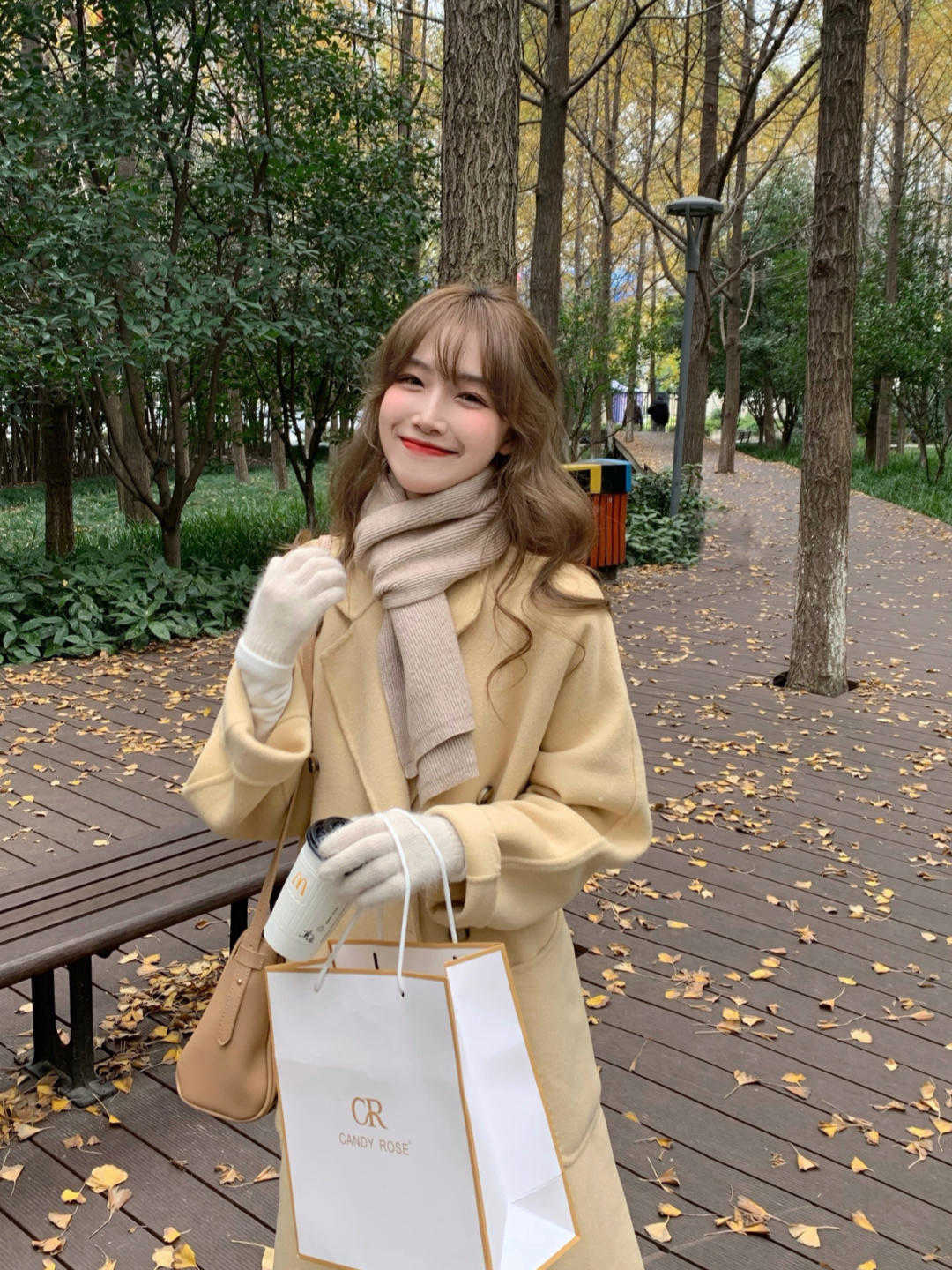 时尚博主 不露腿的秋冬穿搭来喽,大衣搭配牛仔裤保暖舒适,时髦又显气质