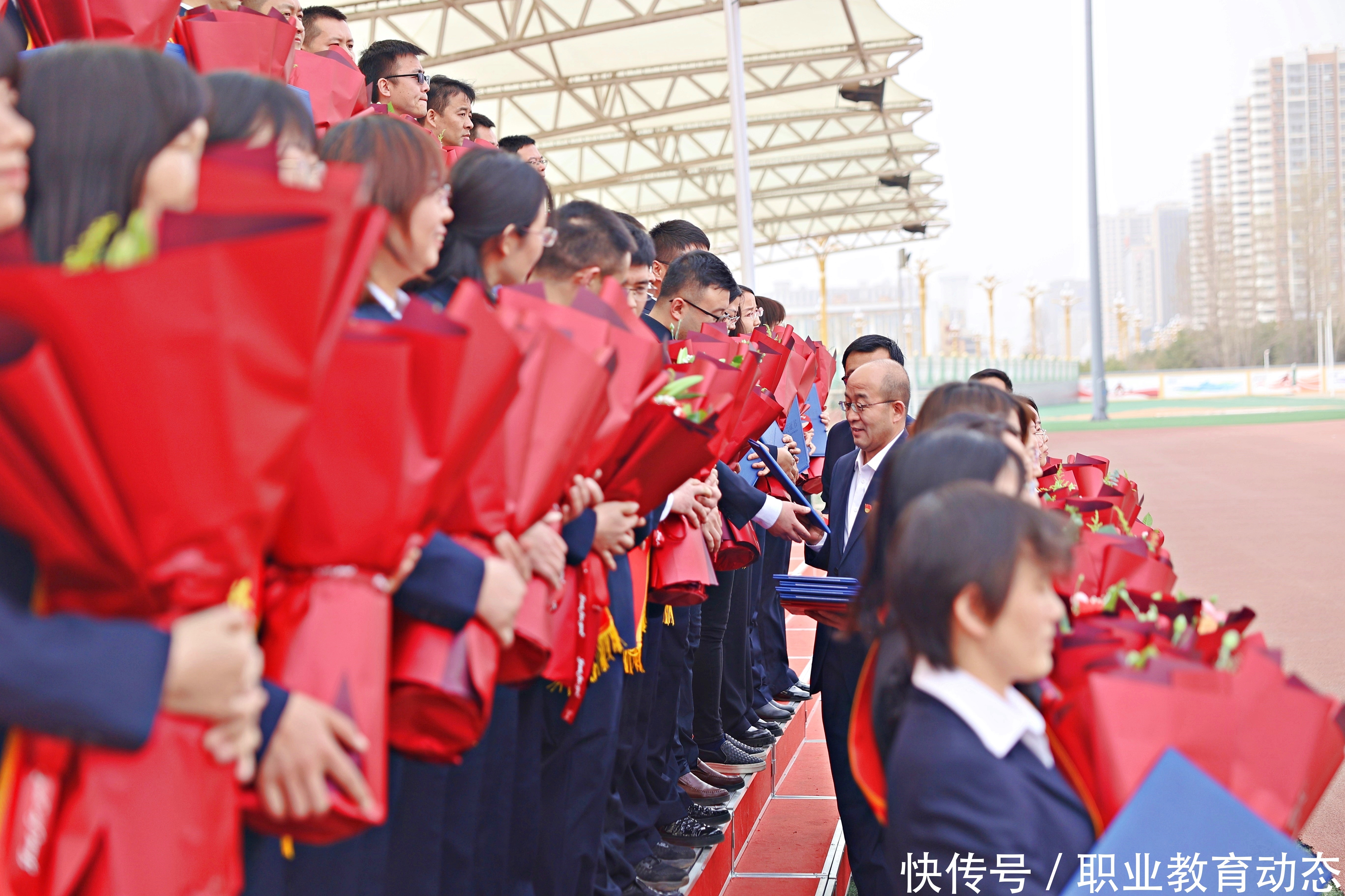 神木职教中心召开师德师风强化年表彰大会