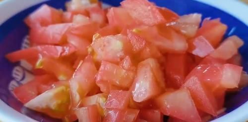 冬天要多吃萝卜,加1个西红柿,教你家常做法,出锅连汤汁都不剩