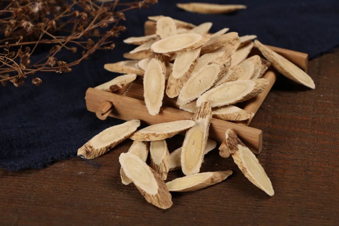 黄芪|养生大学问,喝水的时候,加上这味中药材,或能起到奇妙的作用