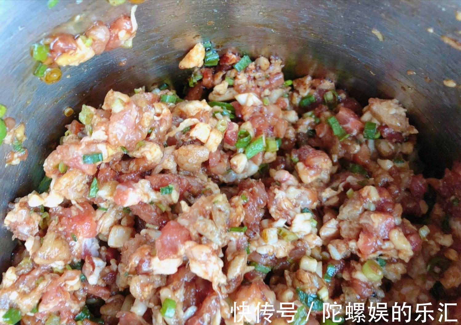 诀窍|酸菜猪肉包好吃有诀窍，教你正确的调馅用料方法，包子不好吃才怪