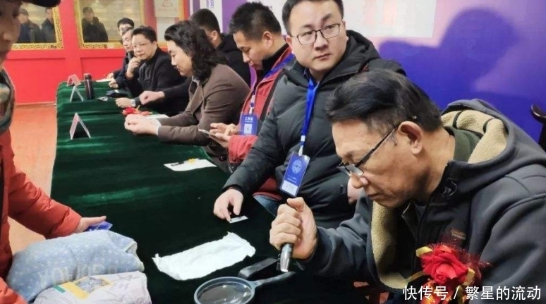 女子随身戴一块玉10年,专家:你胆子可真大,知道这玉的来历吗