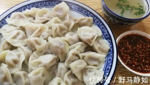 好吃|煮饺子,最忌水开直接下锅煮,牢记4点,饺子劲道好吃不破皮