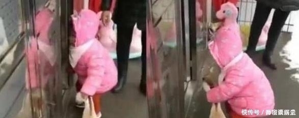 小孩子|4岁女儿被送到农村奶奶家,活捉大鹅太彪悍,小公主秒变“村霸”