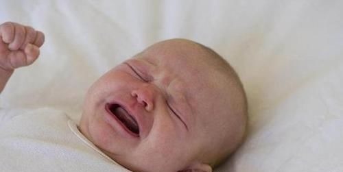 伤害|哄娃时常用的这一姿势,对孩子的伤害很大,多数父母还在犯