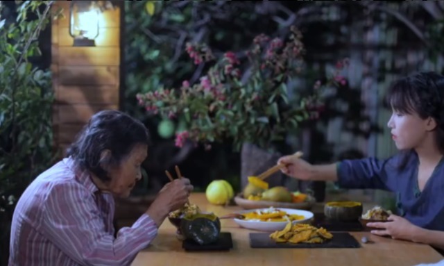 曬曬李子柒住的豪宅,四周全是農(nóng)田植物,生活在這里仿佛世外桃源