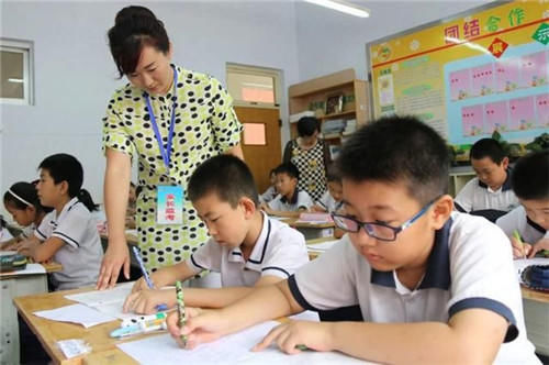 直呼|小学生最懒试卷火了，老师看后哭笑不得，网友却直呼：没毛病