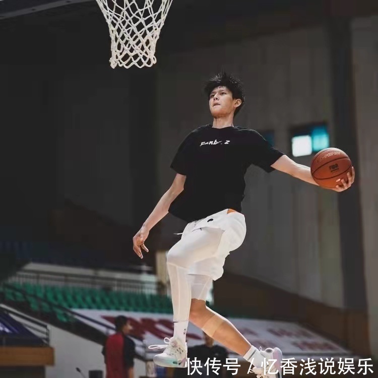 nc拒绝NCAA名校!中国篮球天才加盟NBA发展联盟,中国男篮有希望了
