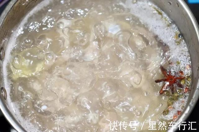 泡椒凤爪|一顿普普通通的晚餐，白菜炖豆腐再加泡椒凤爪，过瘾