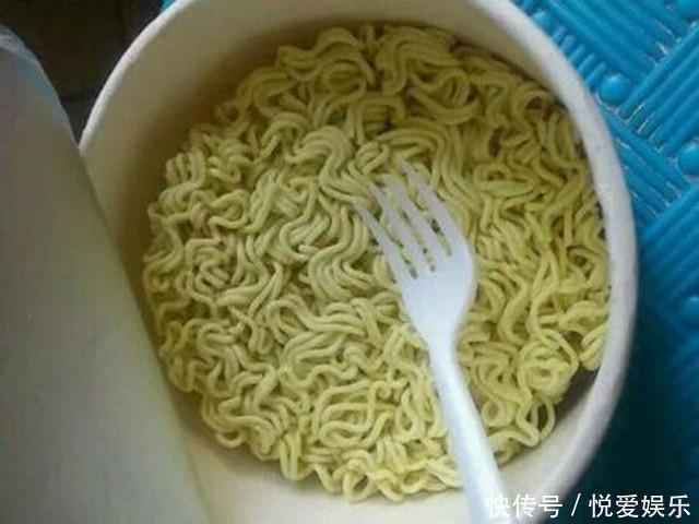 桶装面为啥比袋装面贵3块钱知道原因之后,我宁愿买桶装的