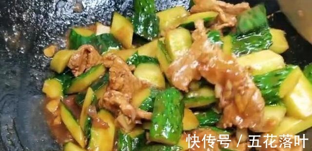 下饭|今天美食，肉炒黄瓜，清脆爽口，黄瓜炒肉是绝配，即营养又下饭！