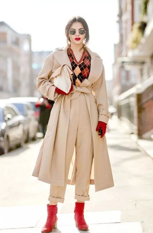 过了40岁的女人别穿得太花哨，多穿4种''简约色''，减龄又显白