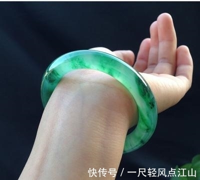 翡翠手镯 一般冰种玉镯子的价位