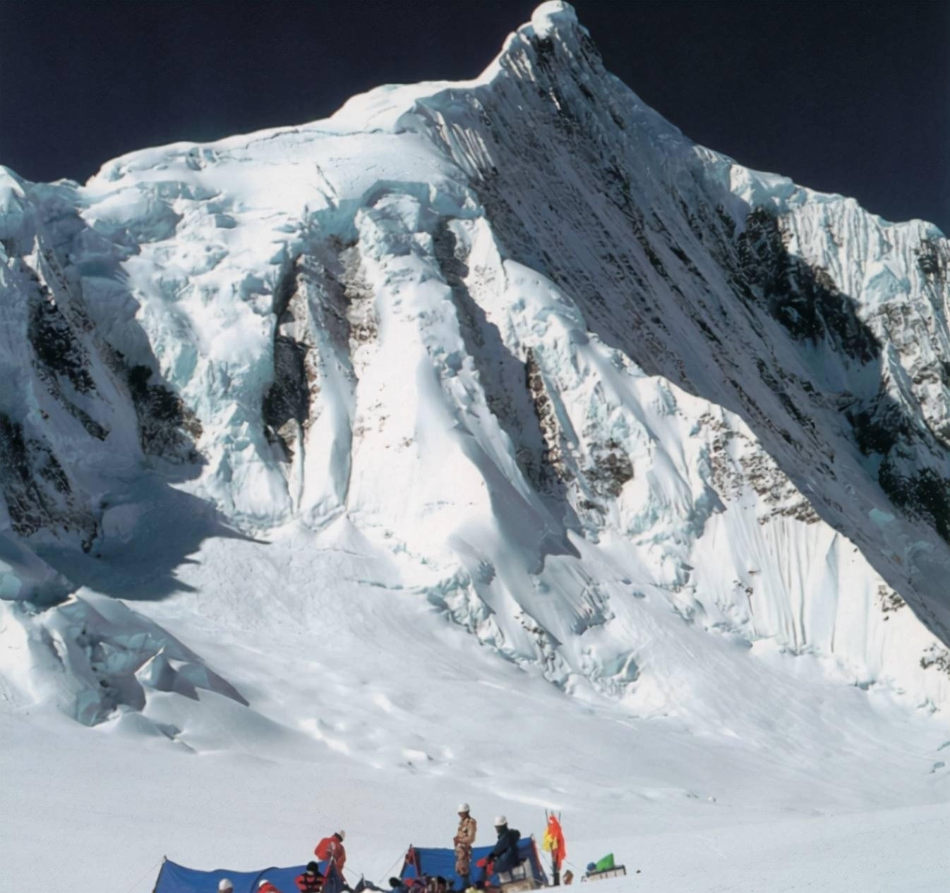 中日|30年前，17人攀登梅里雪山，当地住民先反对后诅咒，登山队全遇难