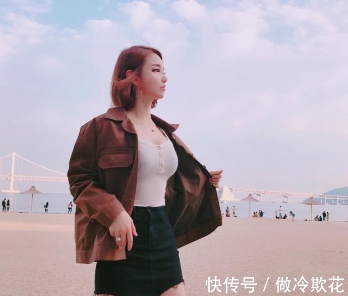 樱桃小嘴|街拍：短发女神，樱桃小嘴，很美丽！